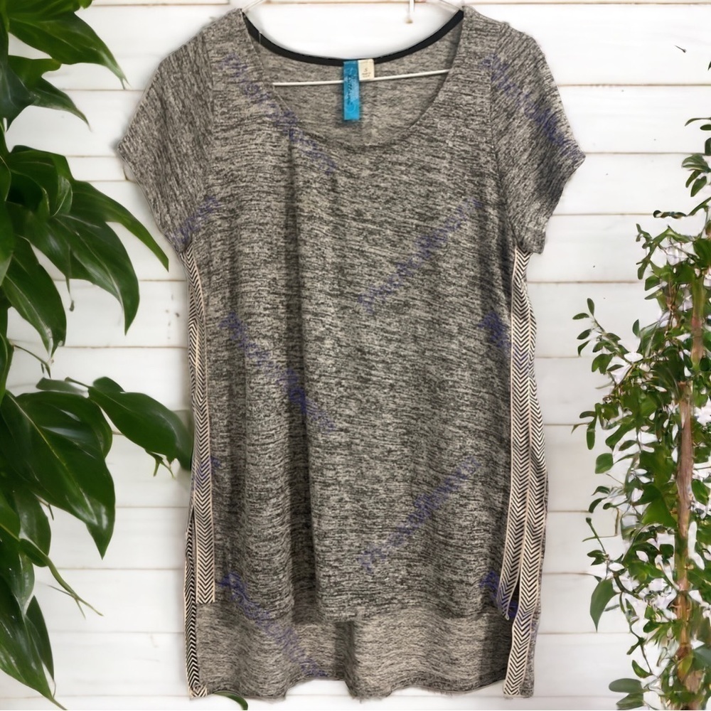 Buttons Women's Short Sleeve High-Low Top Made in USA Size Small EUC!